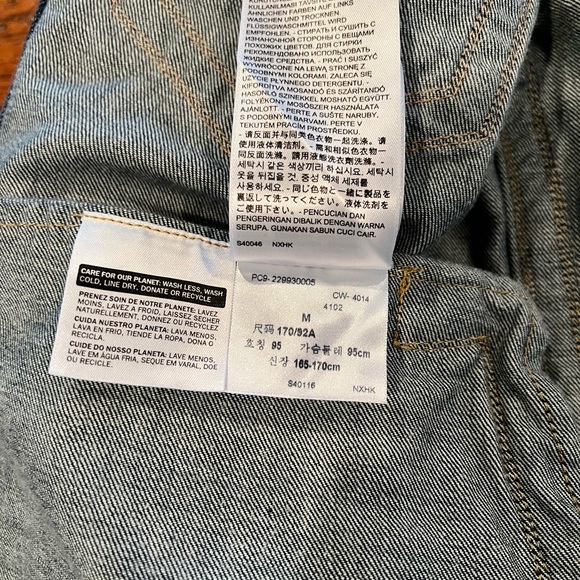 Ladies Levi’s Denim Jacket Size Medium - Picture 5 of 8